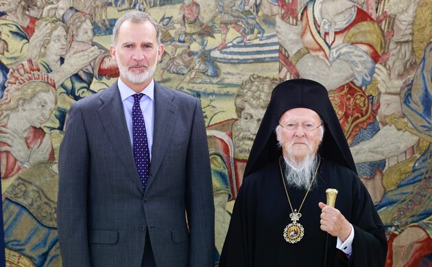 Don Felipe acompañado por Su Santidad Bartolomé I, arzobispo de Constantinopla y Patriarca Ecuménico, durante la audiencia mantenida en el Palacio de 